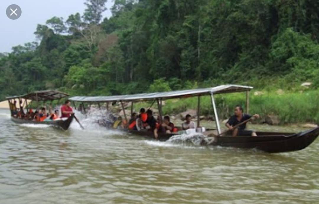 Naura Roomstay Kuala Tahan Buitenkant foto
