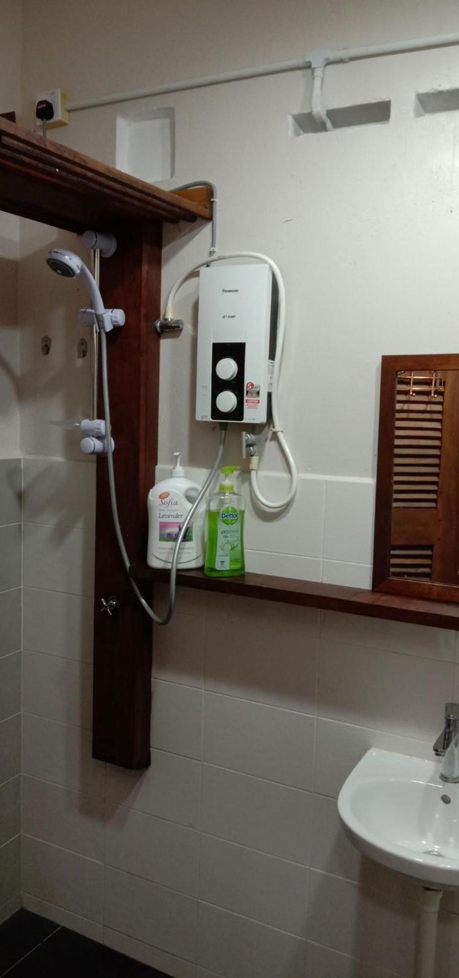 Naura Roomstay Kuala Tahan Buitenkant foto