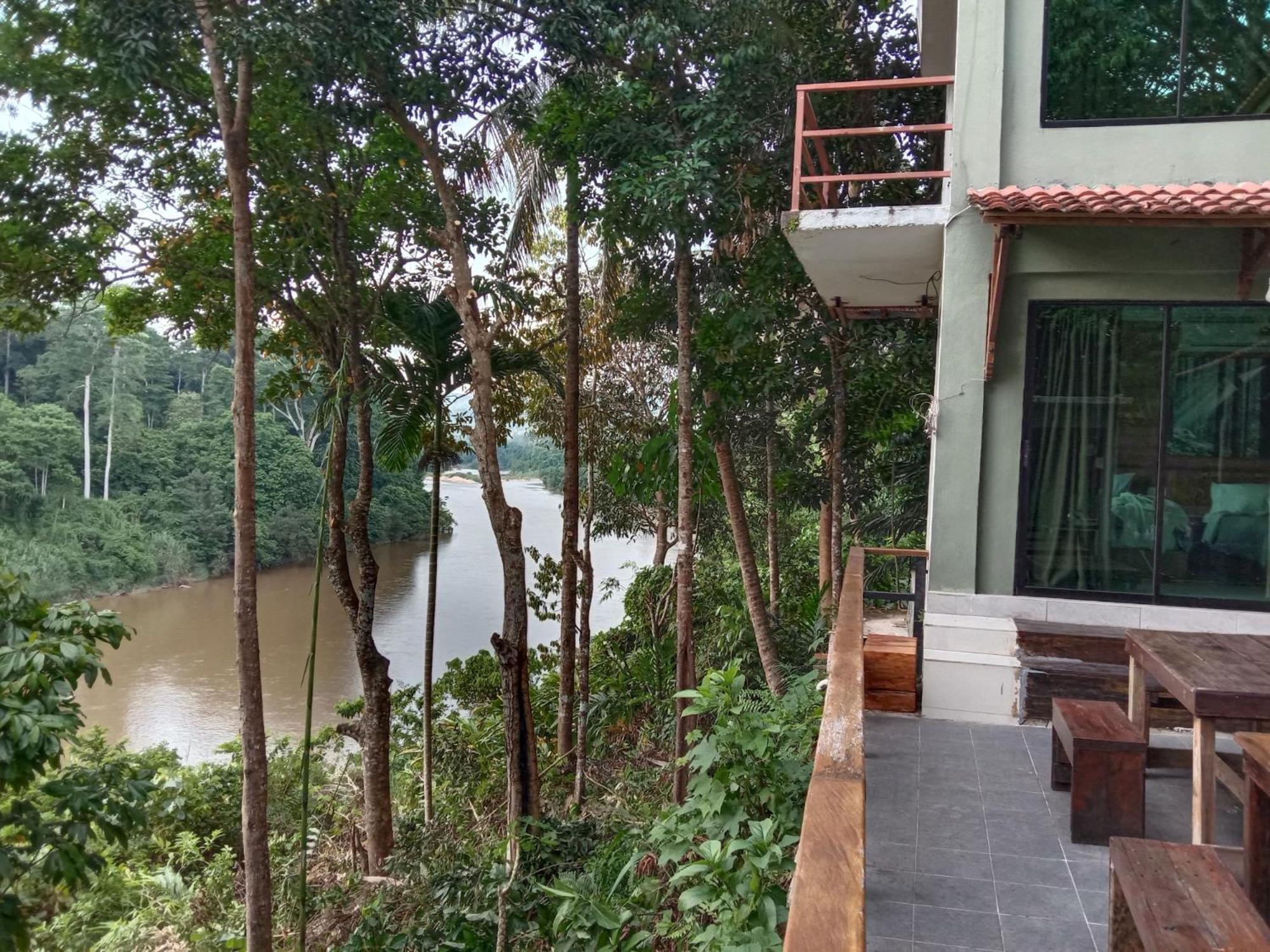 Naura Roomstay Kuala Tahan Buitenkant foto