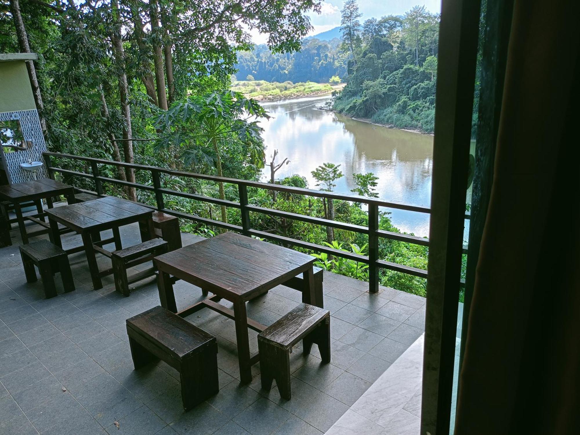 Naura Roomstay Kuala Tahan Buitenkant foto