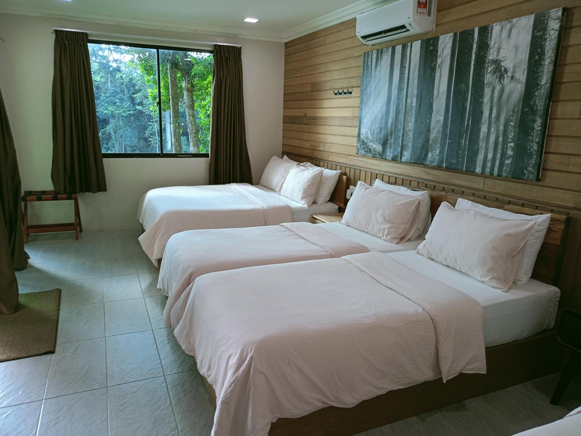Naura Roomstay Kuala Tahan Buitenkant foto