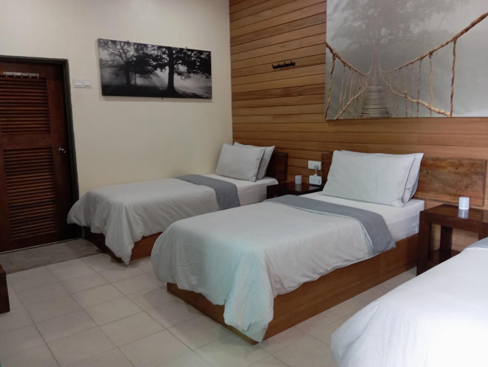 Naura Roomstay Kuala Tahan Buitenkant foto